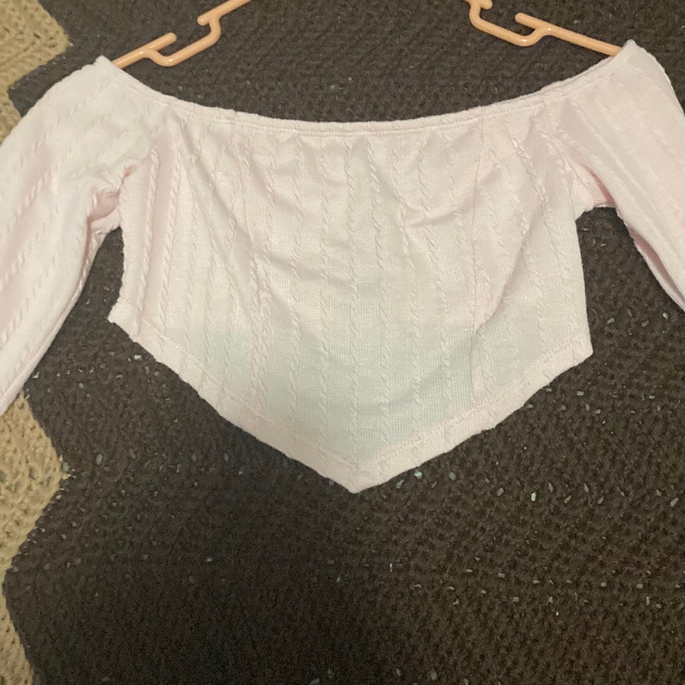 pink shoulder crop top